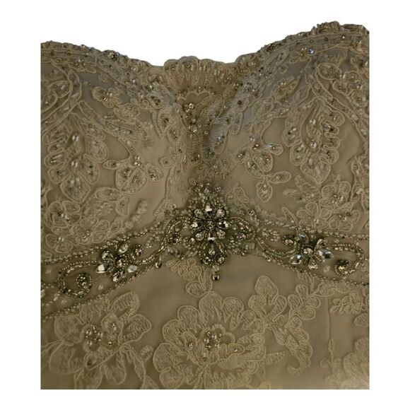 DAVID TUTERA Ivory Lace Beaded Wedding Dress - Size 8 - Picture 4 of 12